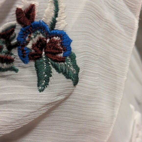 🤩2 for $20 Maxsport white embroidered dress - Picture 6 of 6